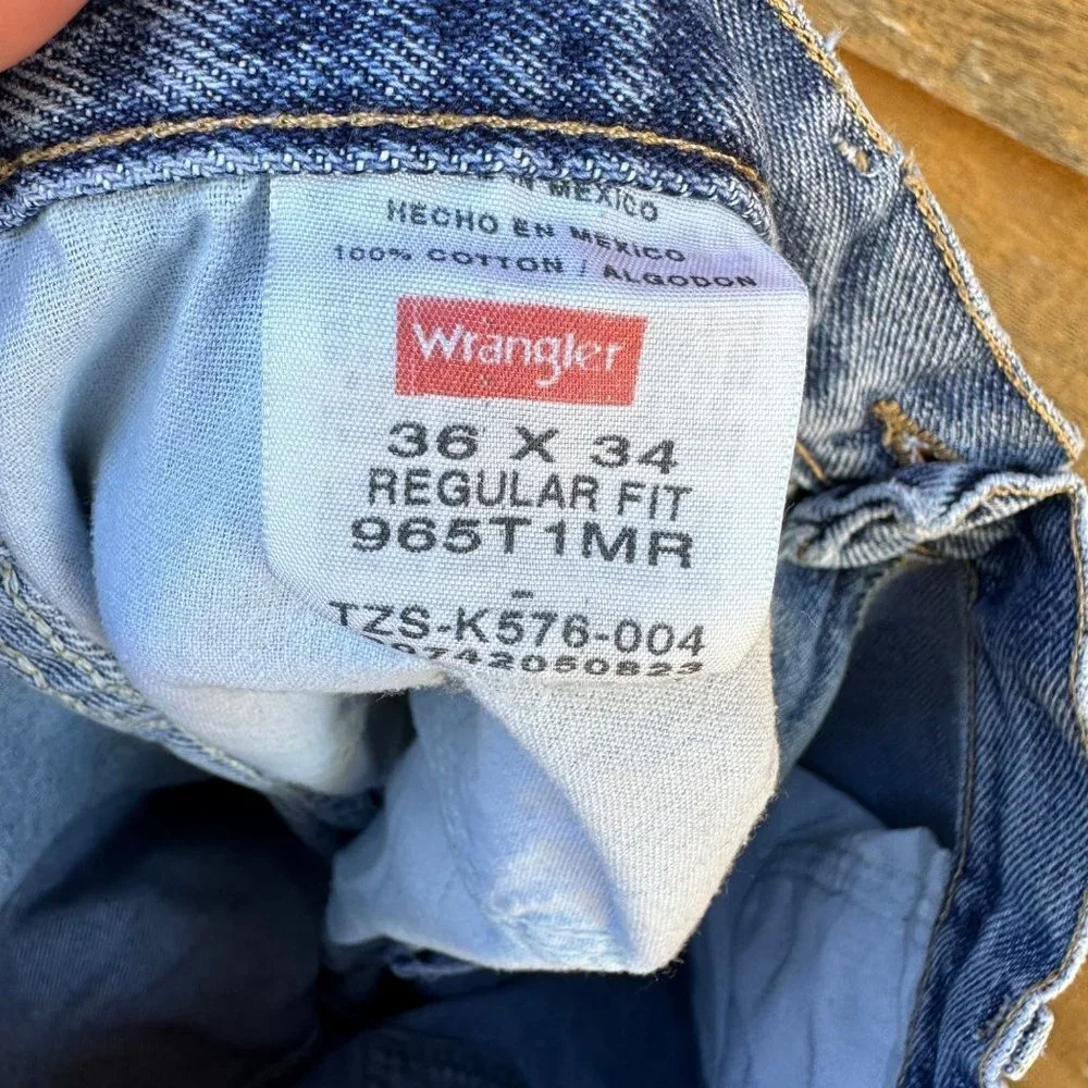Vintage Wrangler Destroyed Worked In Blue Jeans Size 36